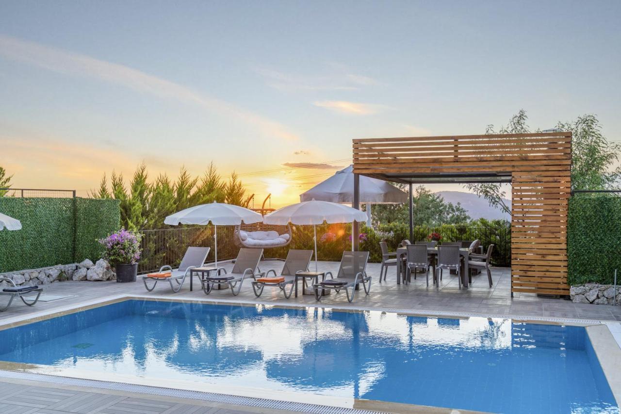 Kamelya, Isitmali Kapali Havuz Ve Saunali Tatil Villaniz Villa *