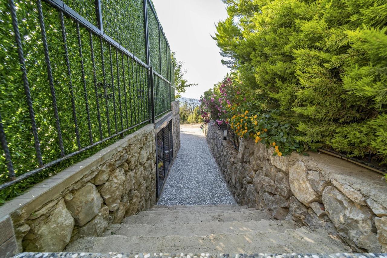 Kamelya, Isitmali Kapali Havuz Ve Saunali Tatil Villaniz Villa