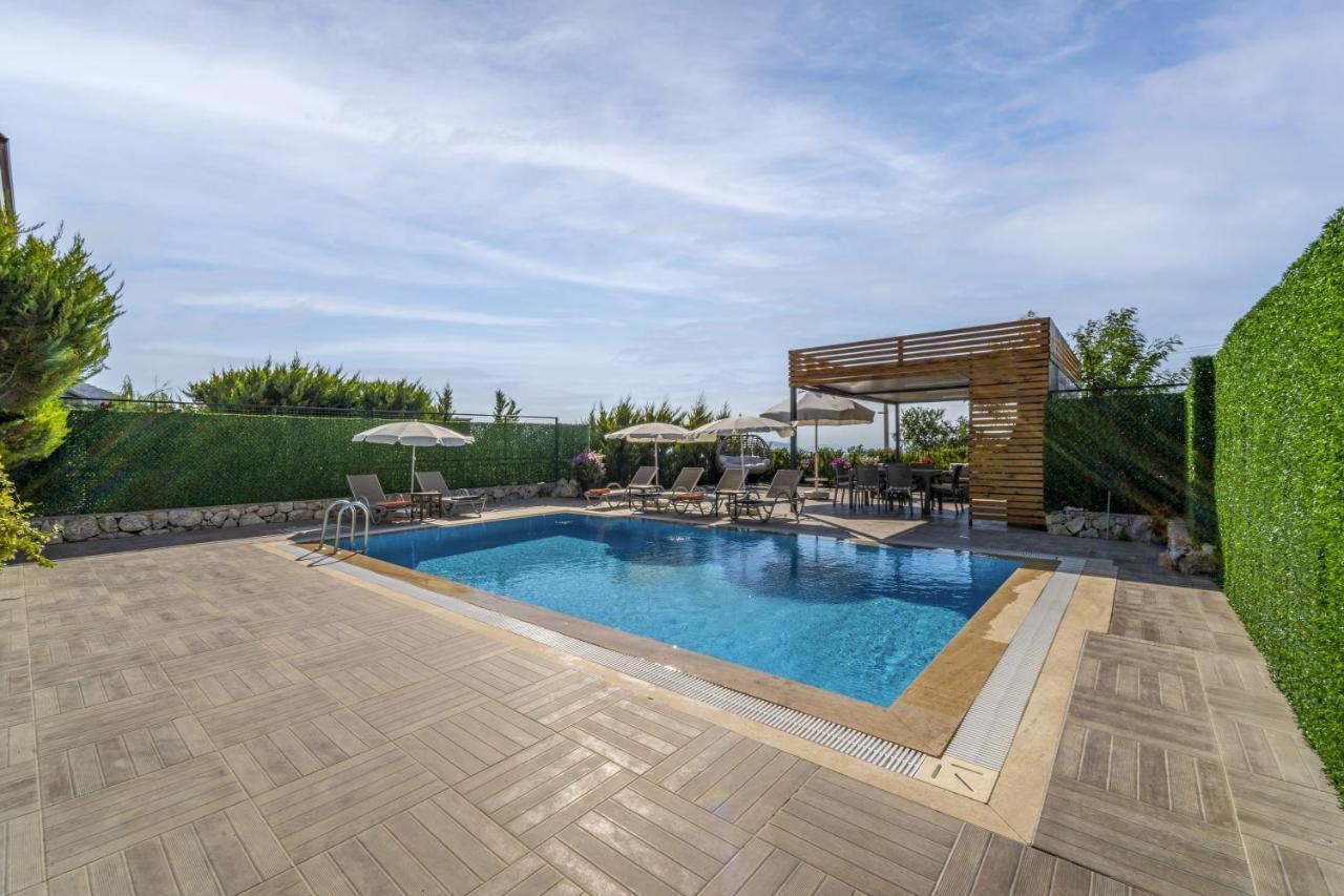 Kamelya, Isitmali Kapali Havuz Ve Saunali Tatil Villaniz Fethiye