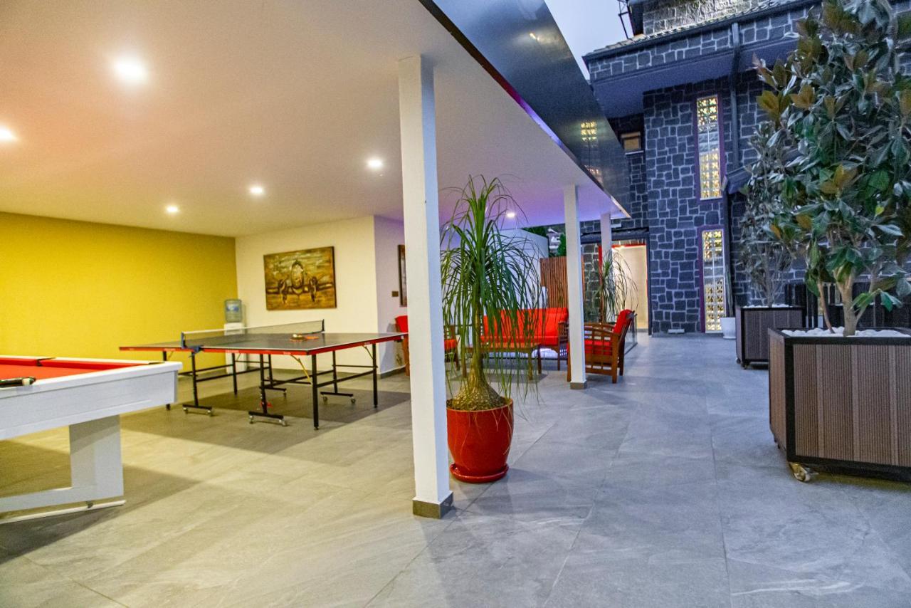 A & Ultra Villa *