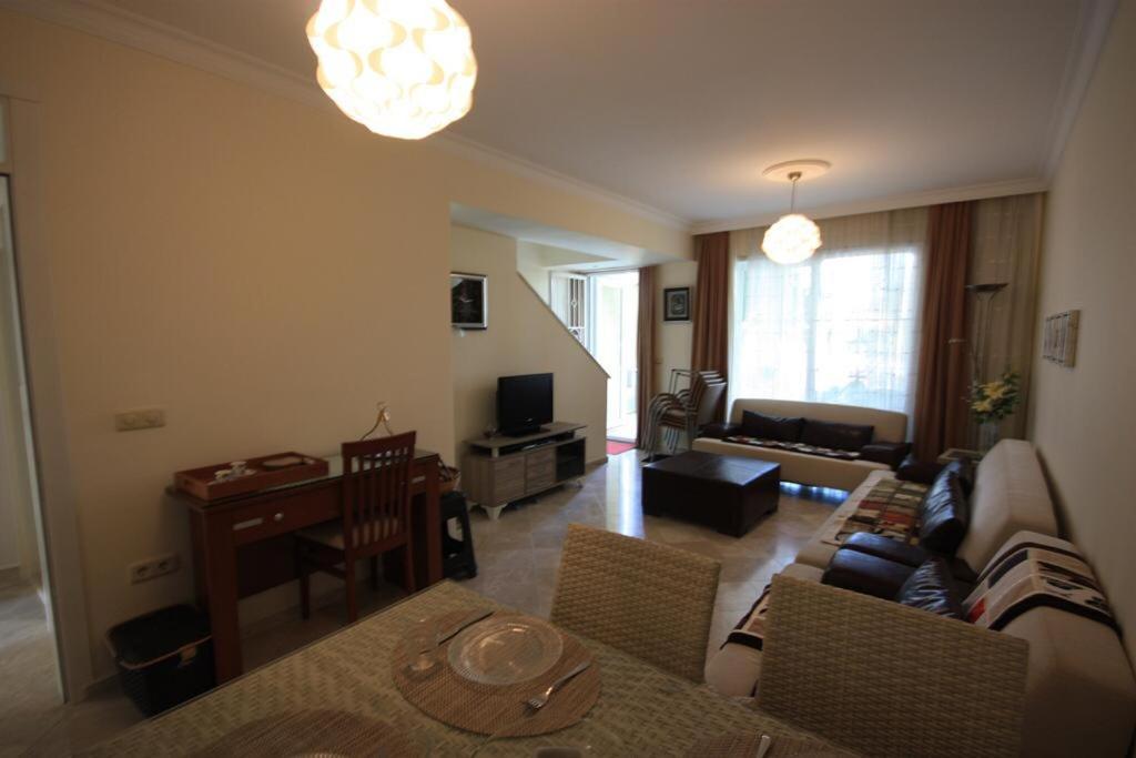 Nearby The Sea With Pool Triplex Villa