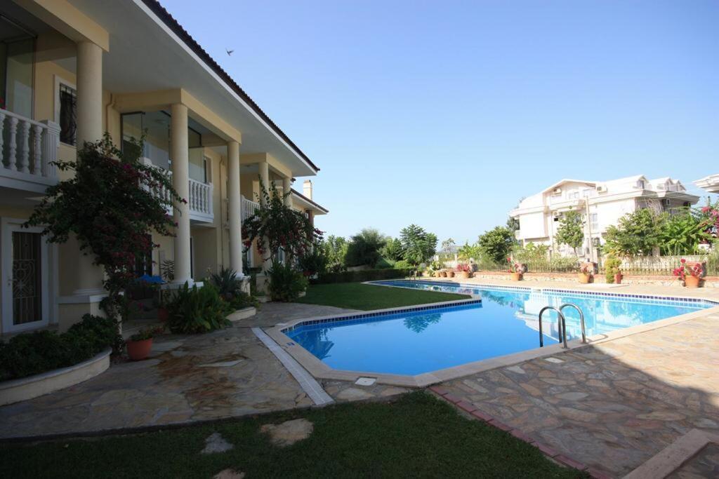 Nearby The Sea With Pool Triplex