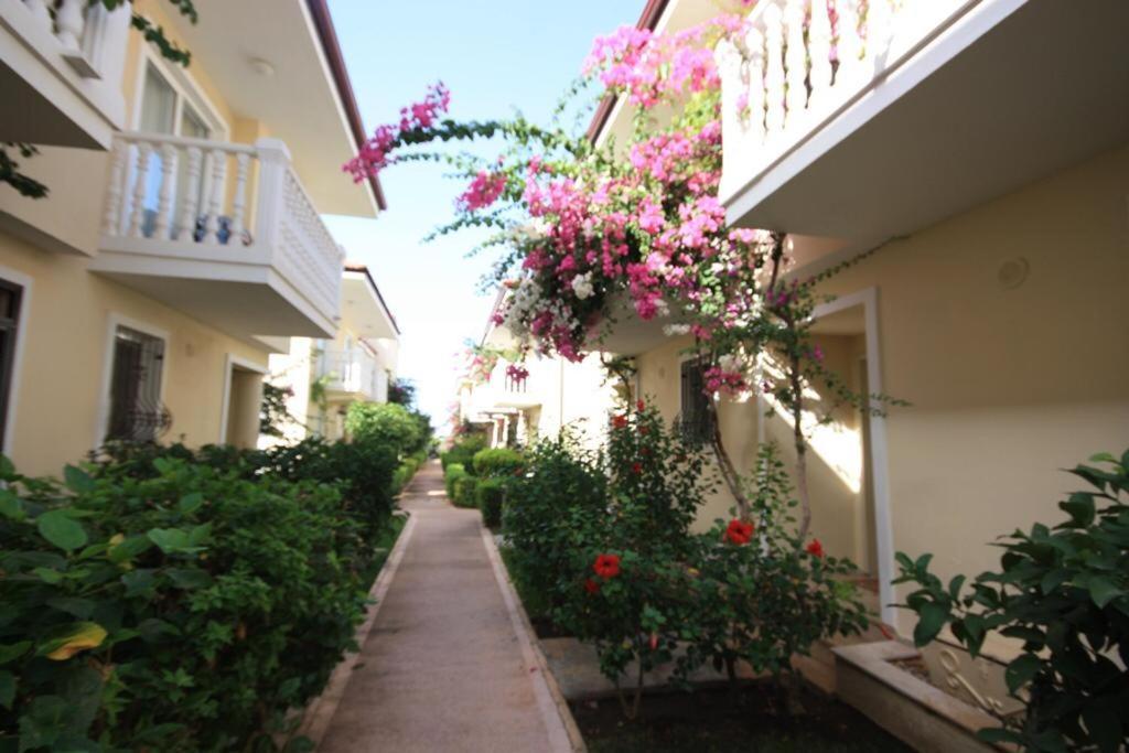 Nearby The Sea With Pool Triplex Villa