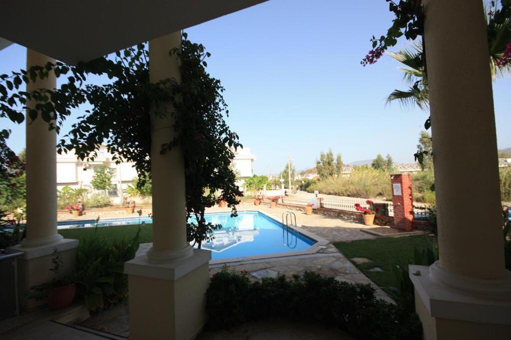 Nearby The Sea With Pool Triplex