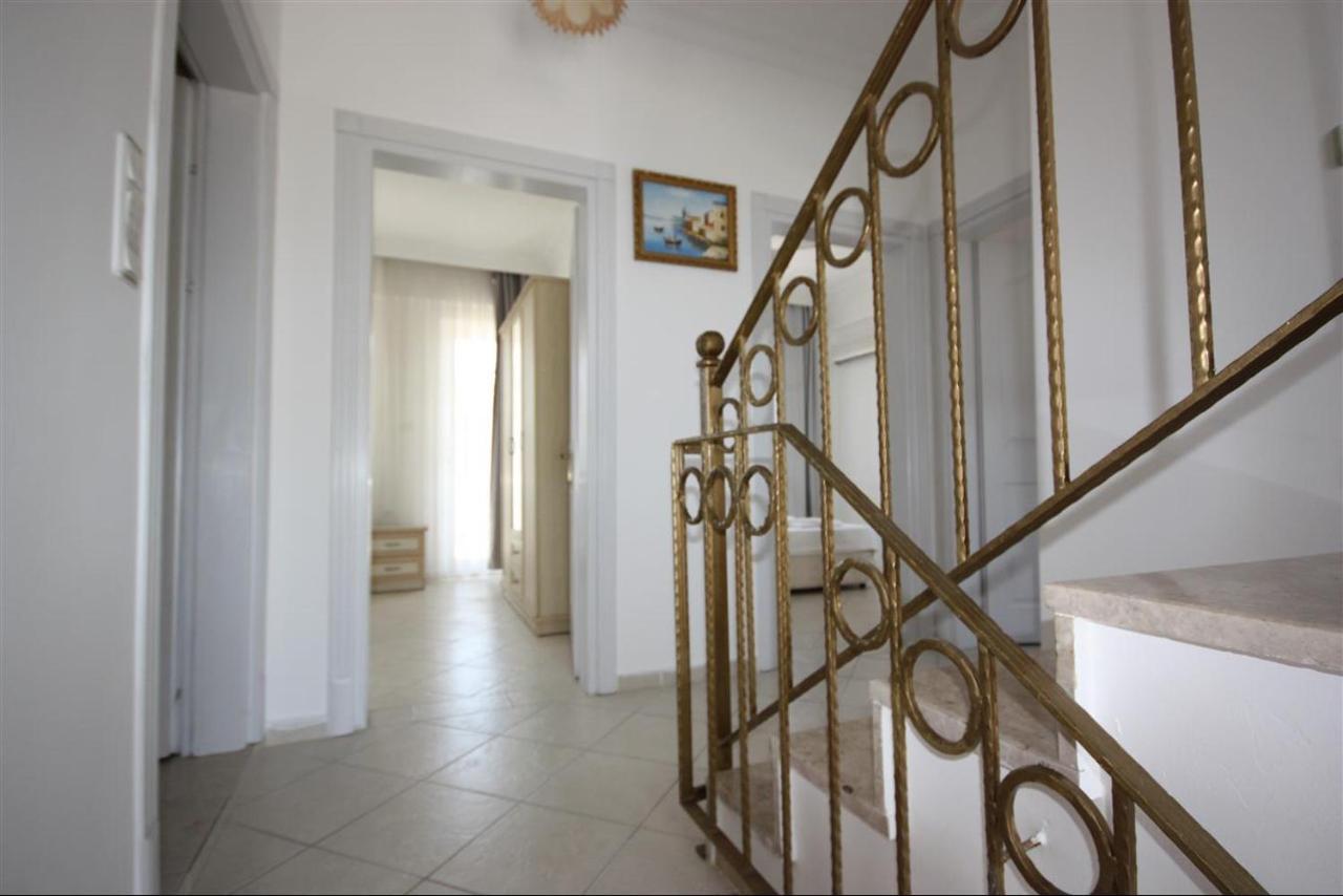 Villa Lebrentals Tina Villas *