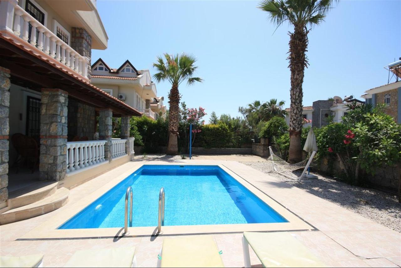 Villa Lebrentals Tina Villas