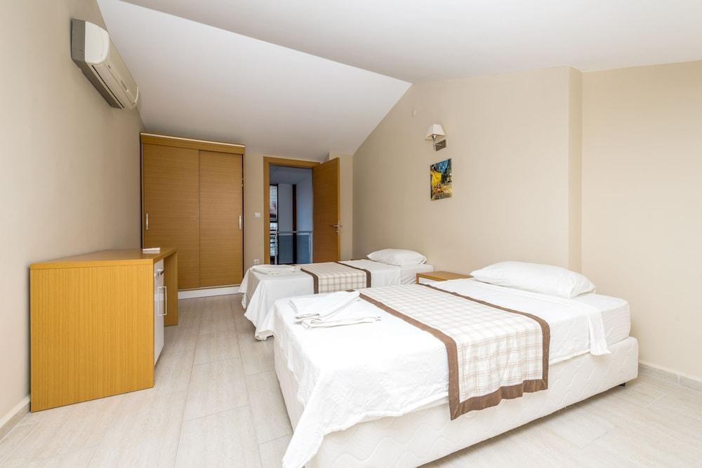 Diana Aparthotel 4*