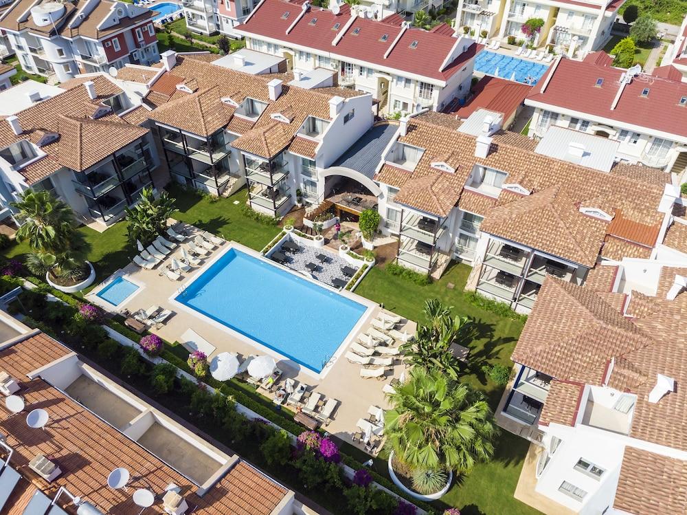 Diana Aparthotel 4*