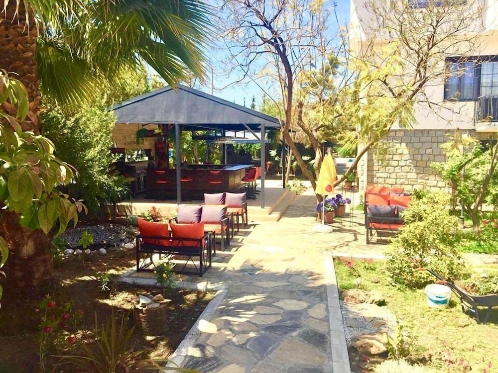 Akkent Garden Hotel 3*
