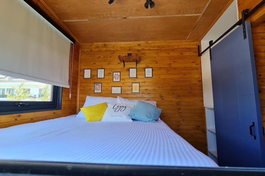 Alley Tiny House Villa *