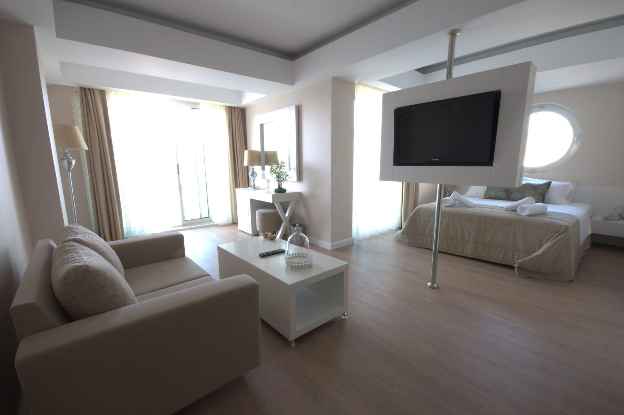 Alesta Yacht 4*
