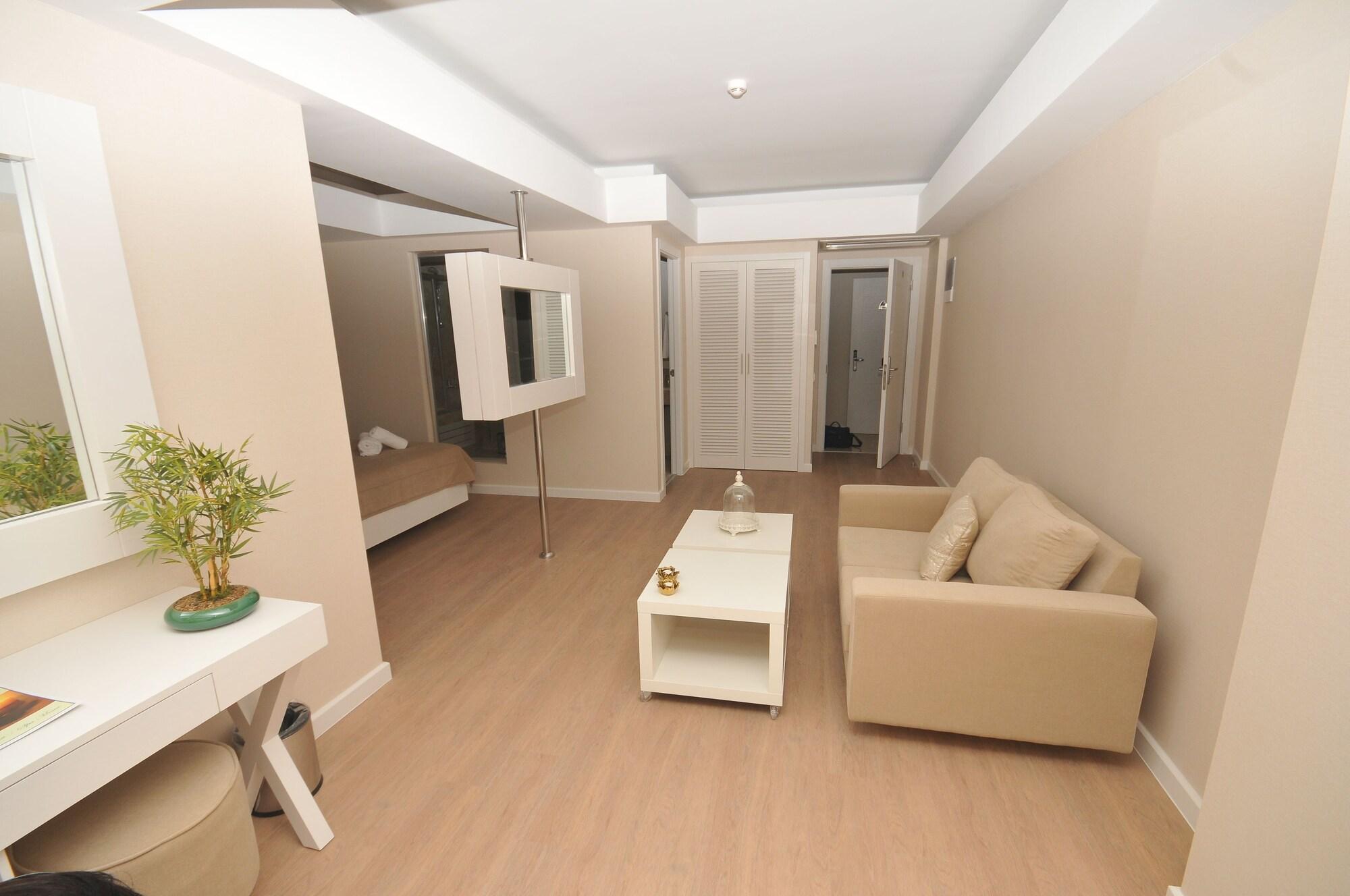 Alesta Yacht 4*