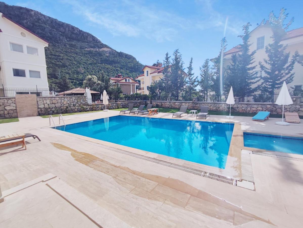 Holly Villa *