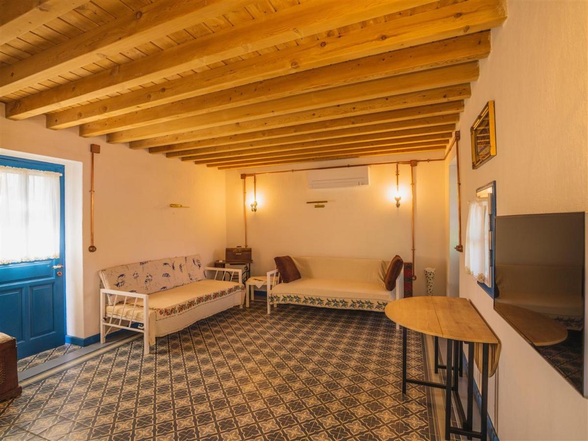 Kinali - Tradational Greek In Kayakoy Villa *