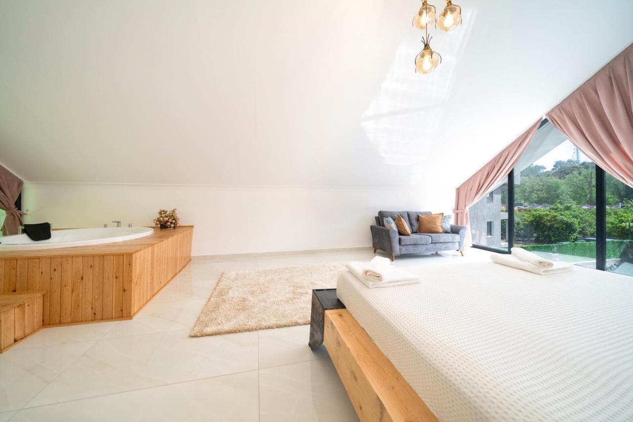 Muestakil Yuezme Havuzlu Genis Bahceli Villa Loft