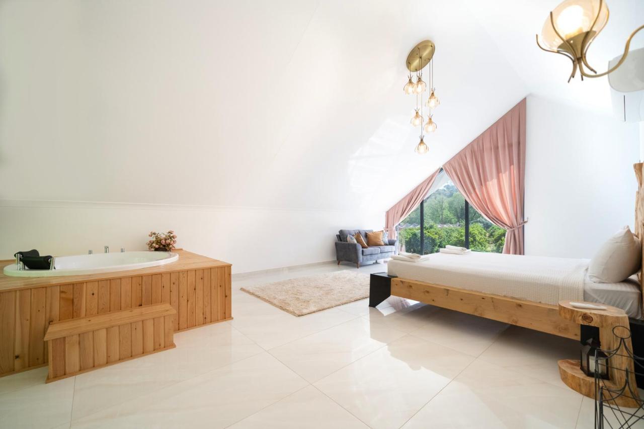 Muestakil Yuezme Havuzlu Genis Bahceli Villa Loft Fethiye