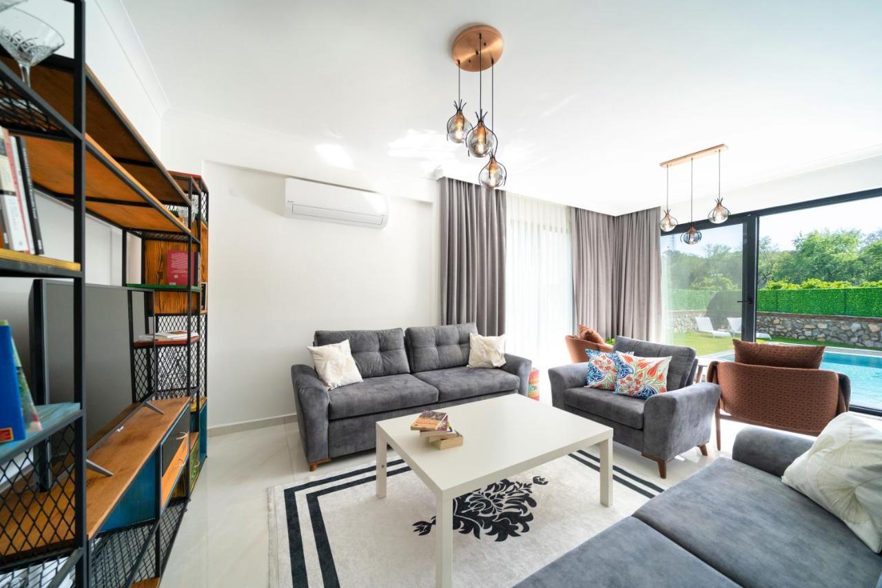 Villa Muestakil Yuezme Havuzlu Genis Bahceli Villa Loft *