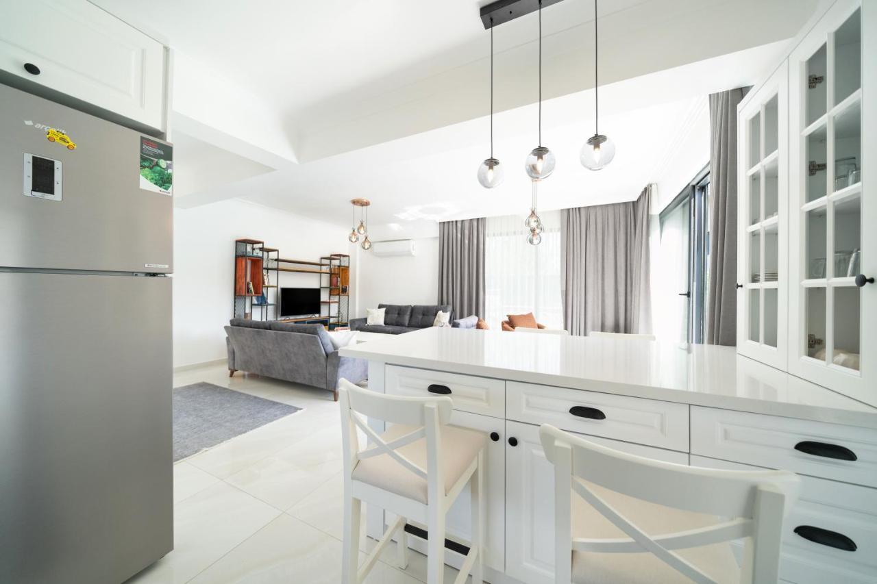 Villa Muestakil Yuezme Havuzlu Genis Bahceli Villa Loft *