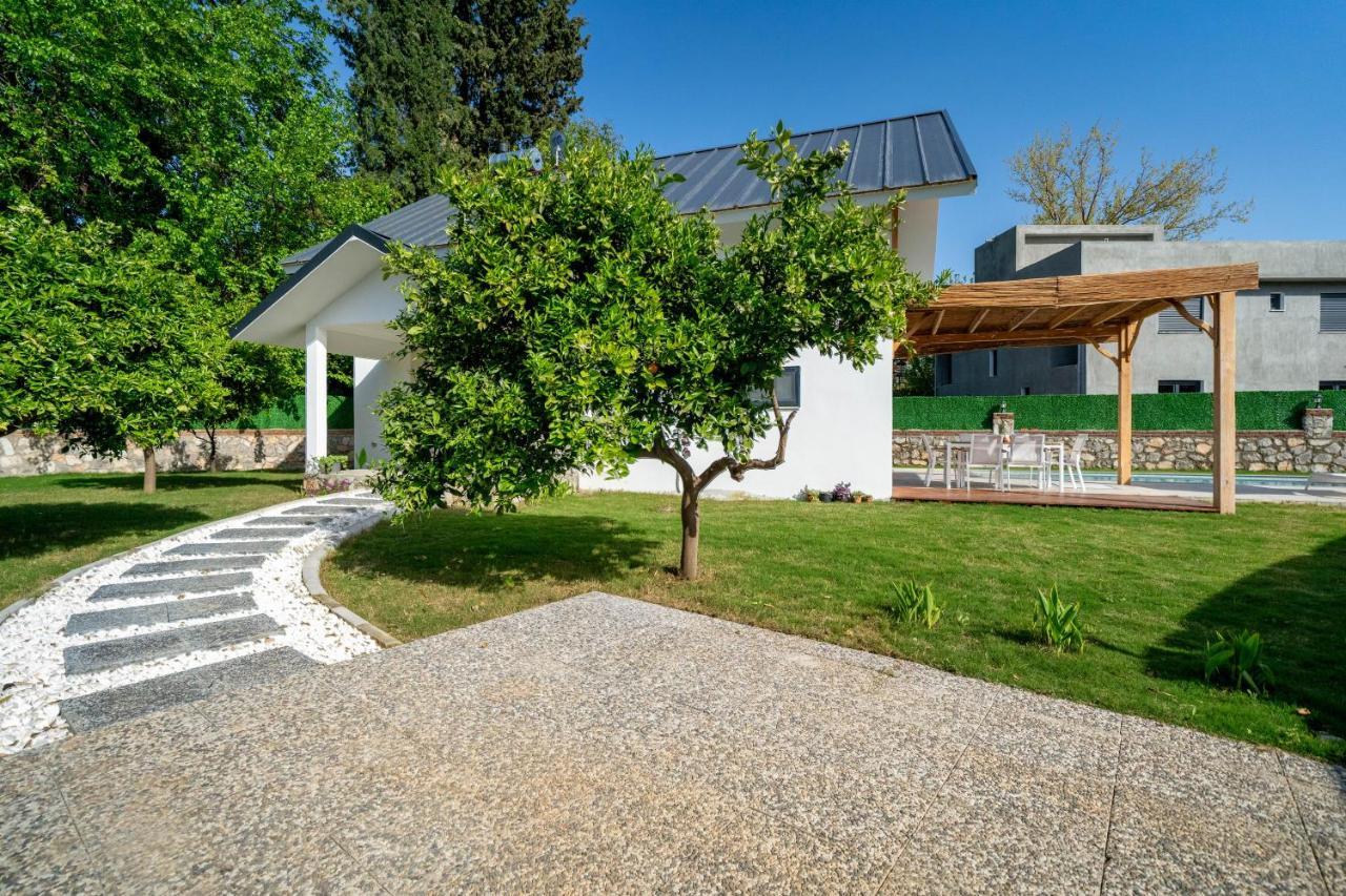 Muestakil Yuezme Havuzlu Genis Bahceli Villa Loft