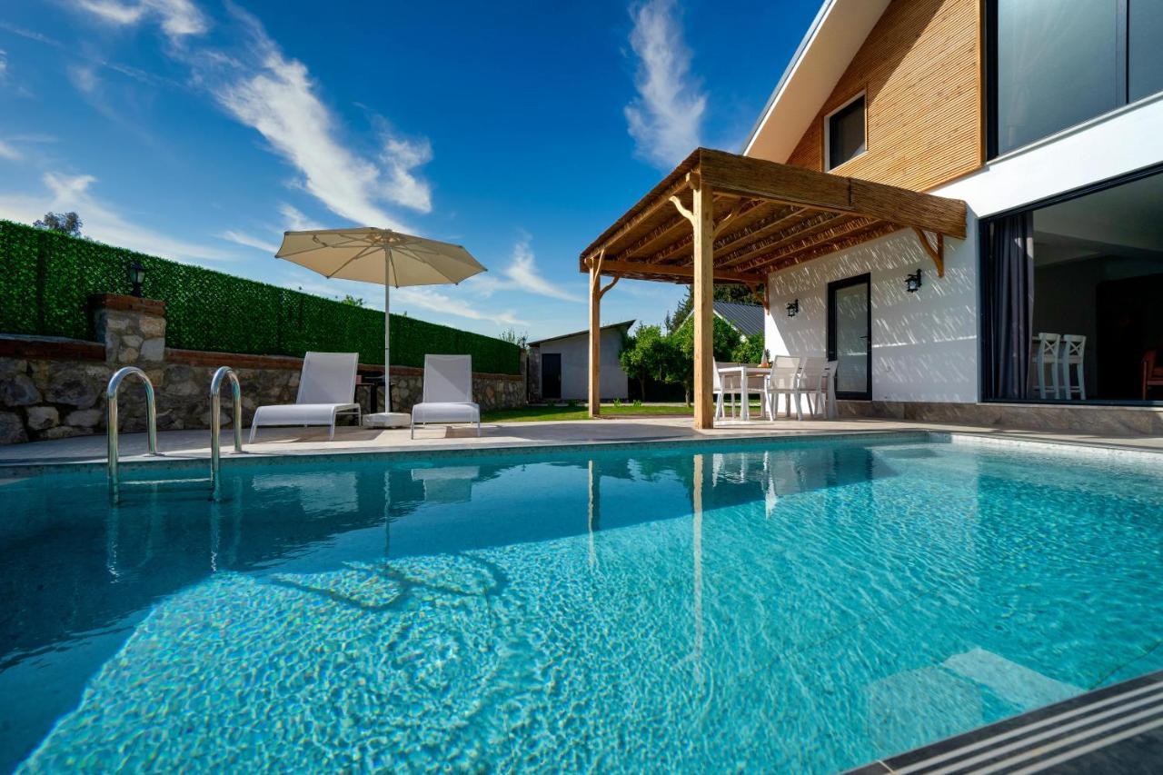 Muestakil Yuezme Havuzlu Genis Bahceli Villa Loft * Fethiye