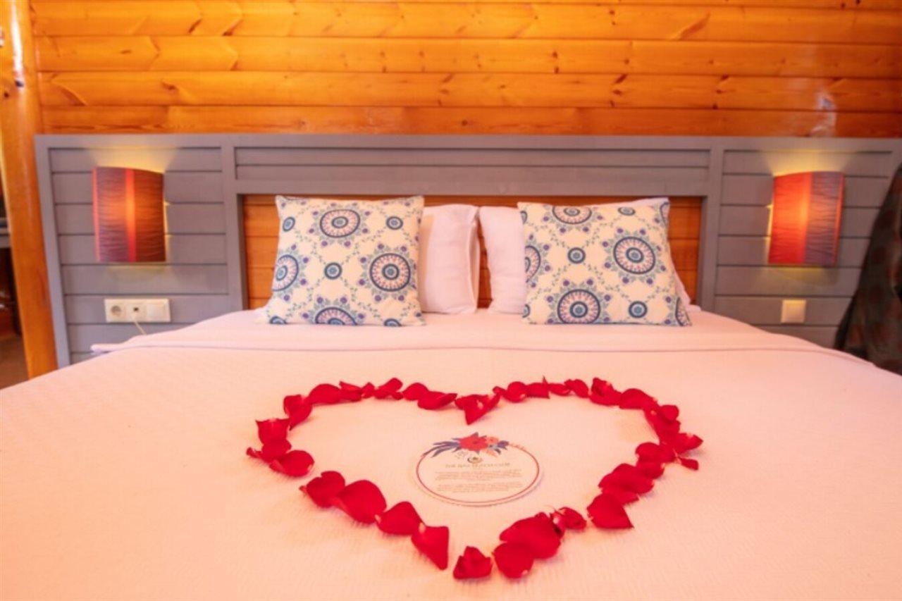 The Bay Club Otel