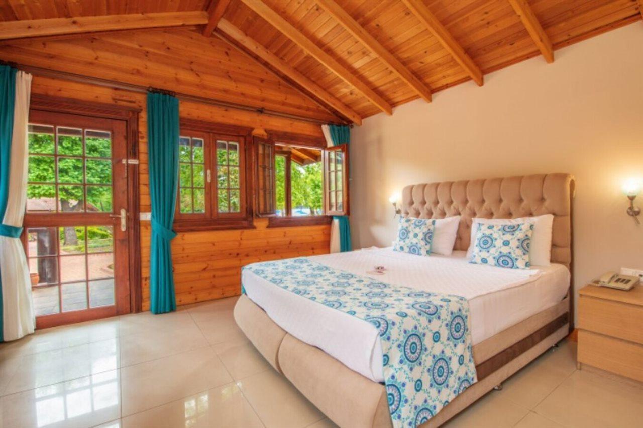 The Bay Club 5*