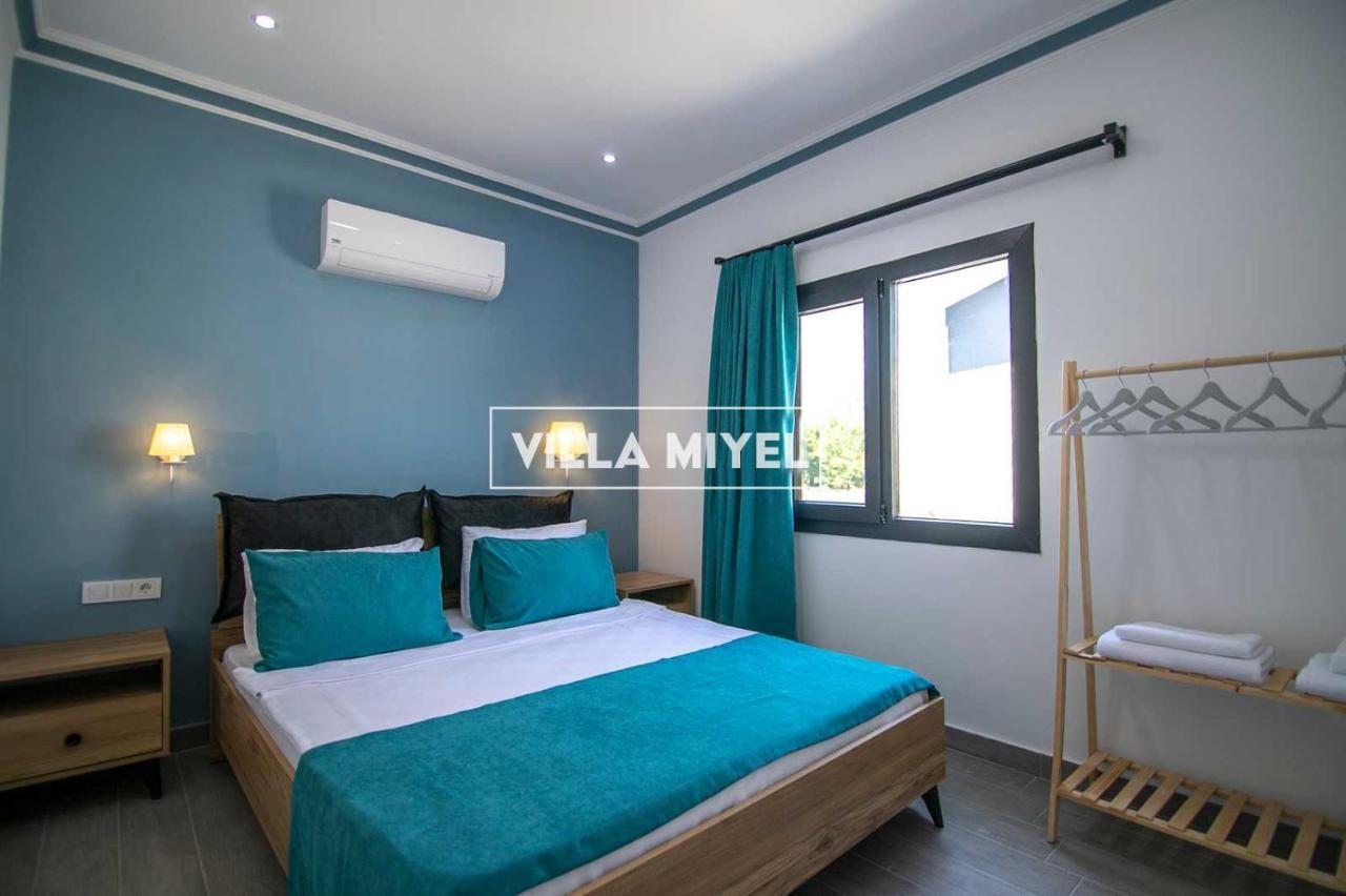 Villa Miyel Villas *