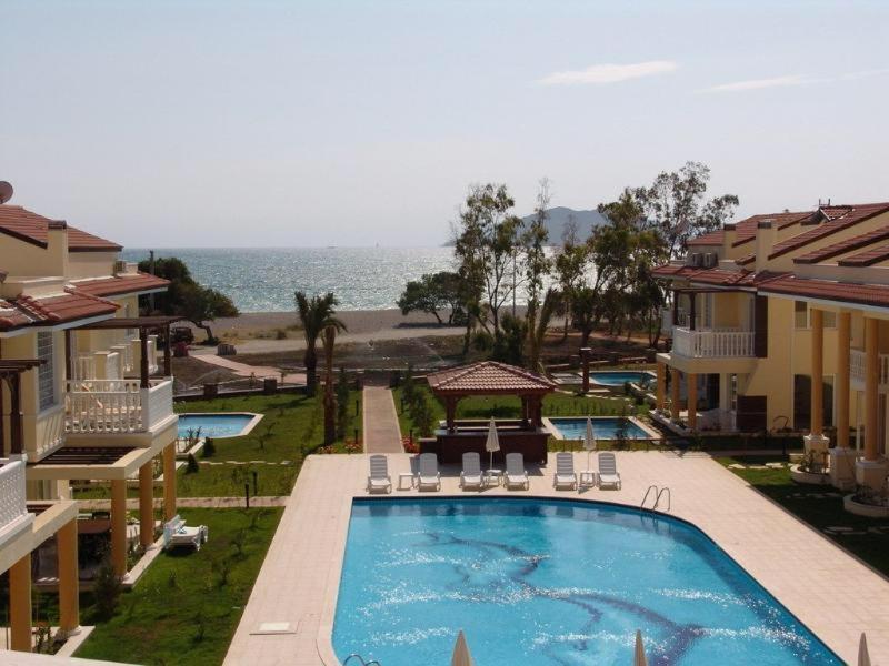 Nearby The Sea With Pool Triplex Villa