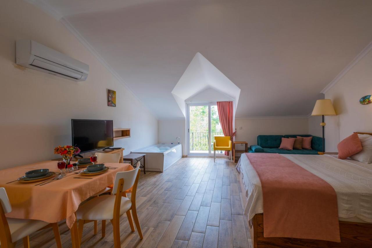 Infinity Lily Fethiye