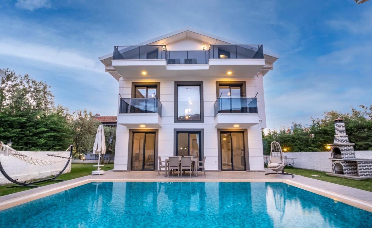 Villa Modern Chic 4-bedroom With Private Pool And Garden In Hisaronu