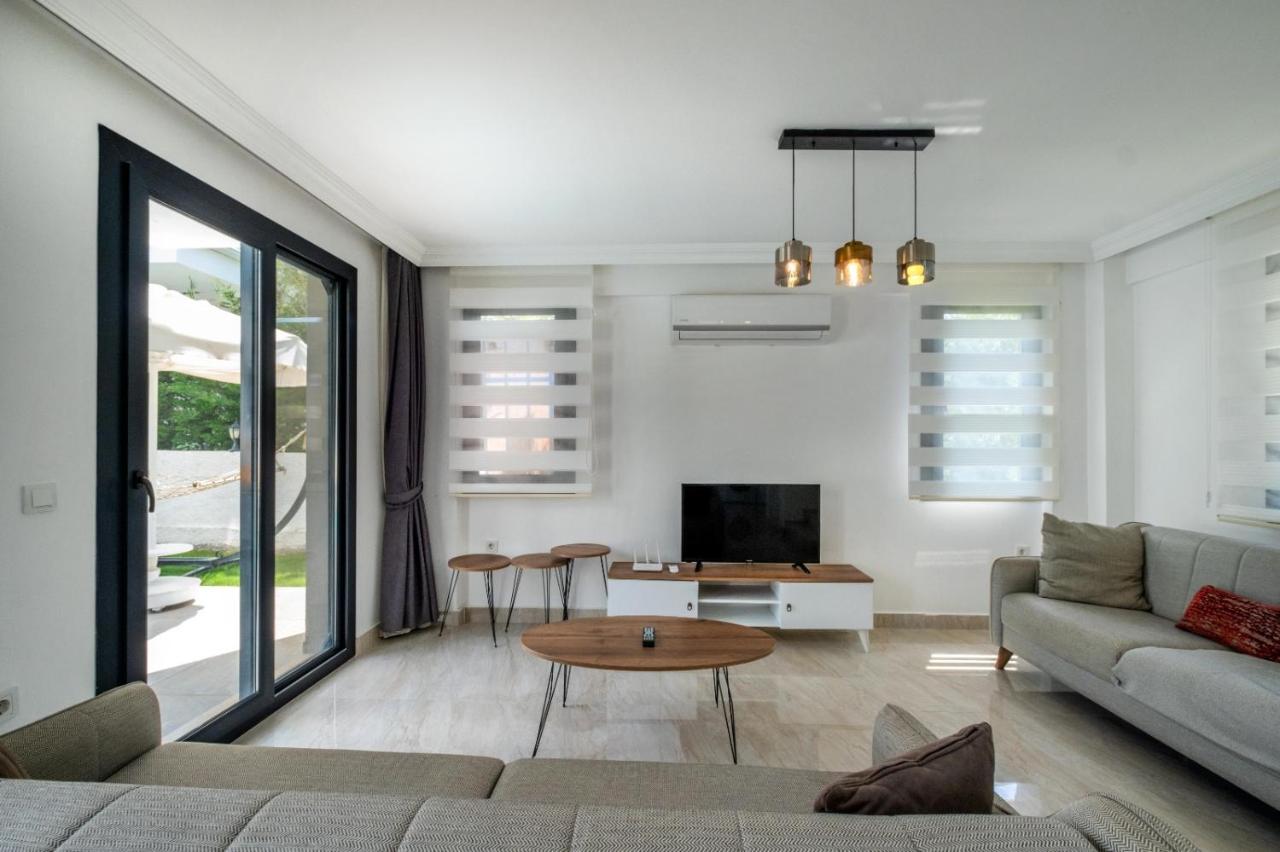 Villa Modern Chic 4-bedroom With Private Pool And Garden In Hisaronu *