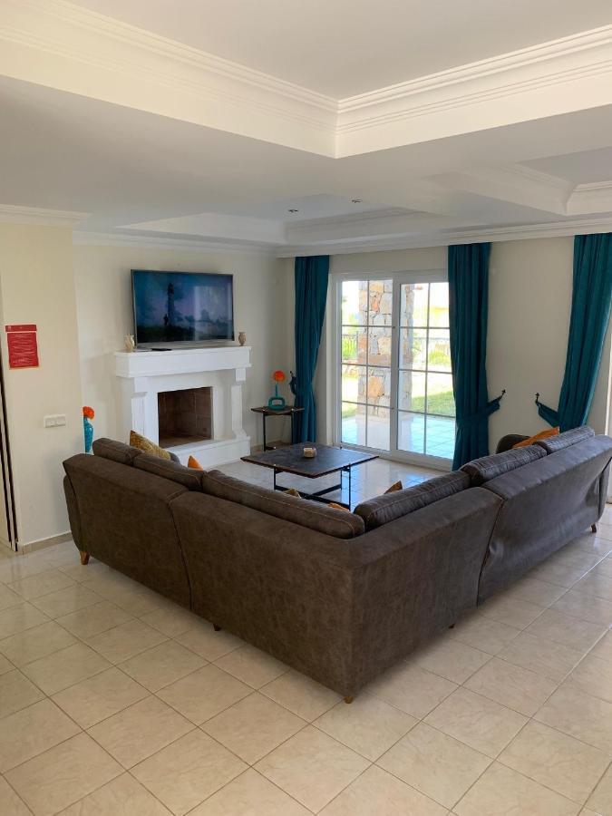 Villa Emerald 8 *