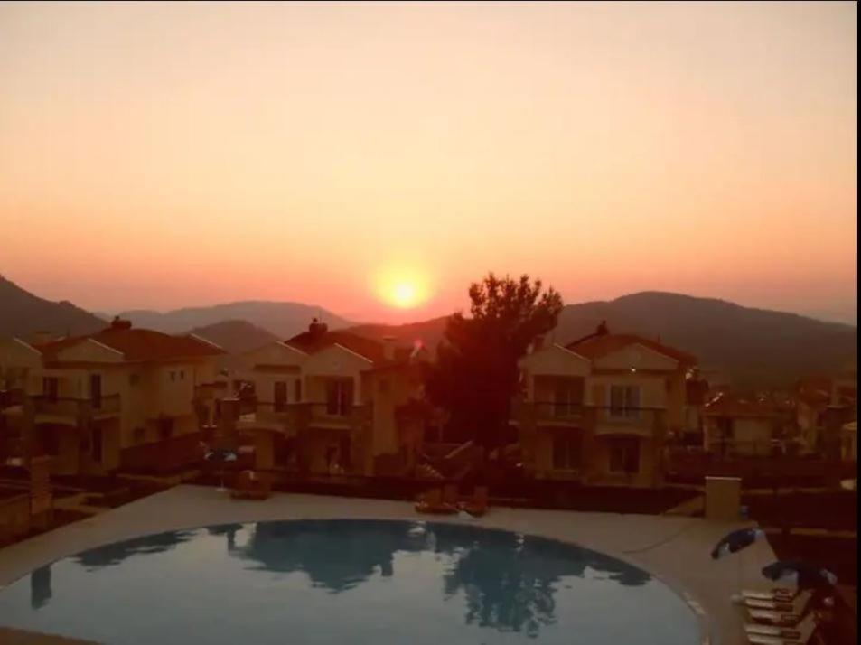Villa Emerald 8 *