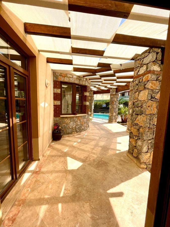 Mor Villa *