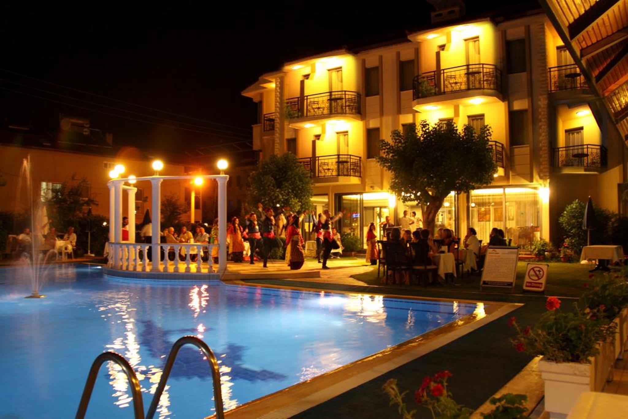 Hotel Golden Moon