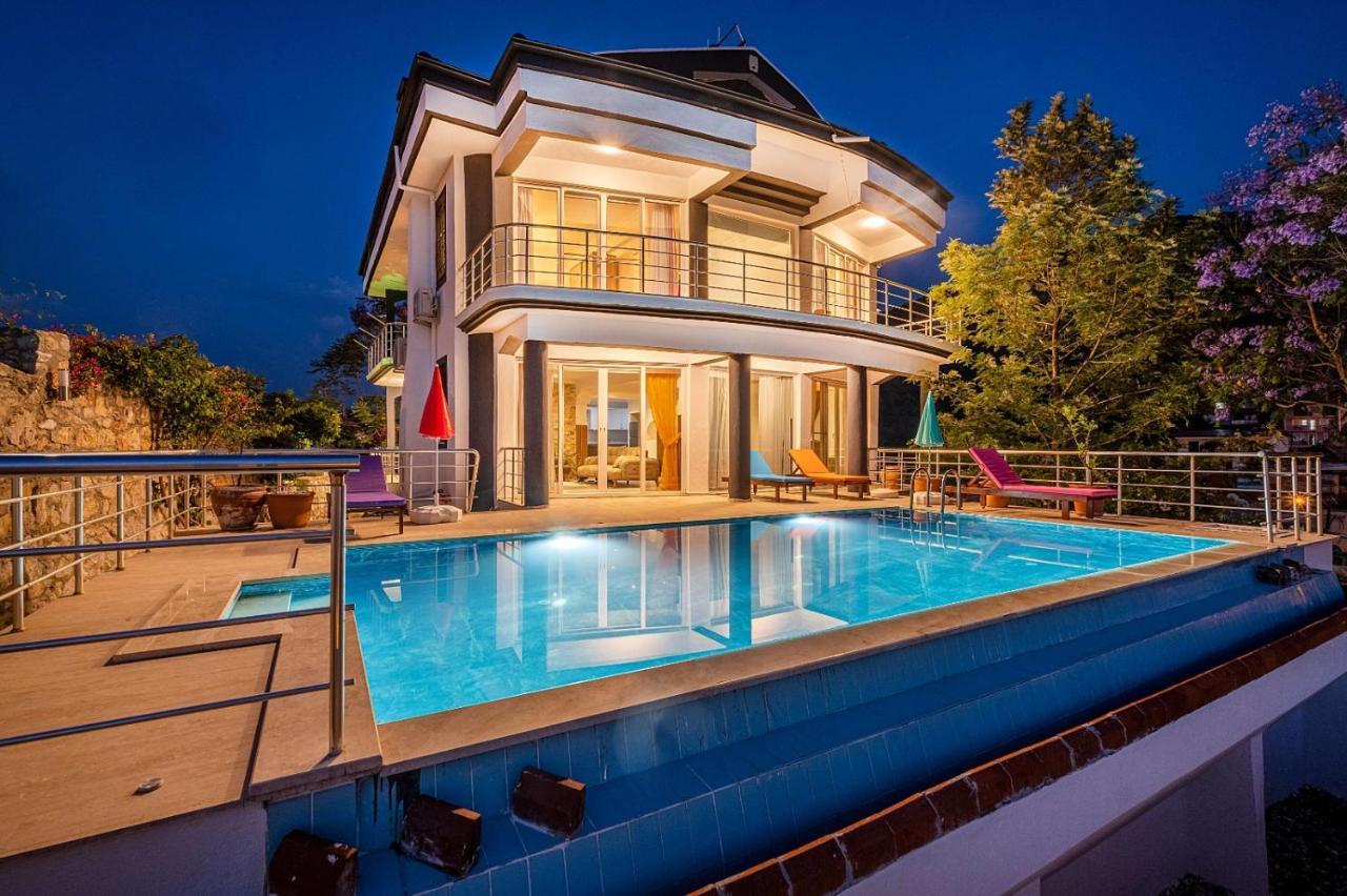 Sessiz,sakin, Huzurlu Jakuzi Ve Saunali Deniz,doga Manzarali Muestakil Villa Fethiye