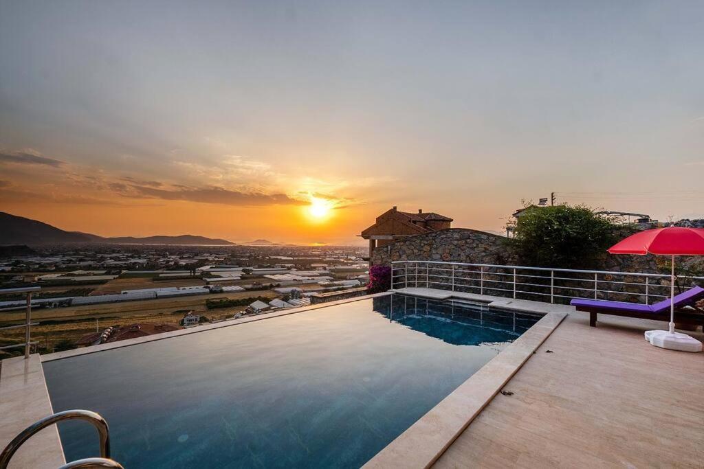 Villa Sessiz Sakin Manzarali Sauna Ve Jakuzili,muestakil Havuzlu *