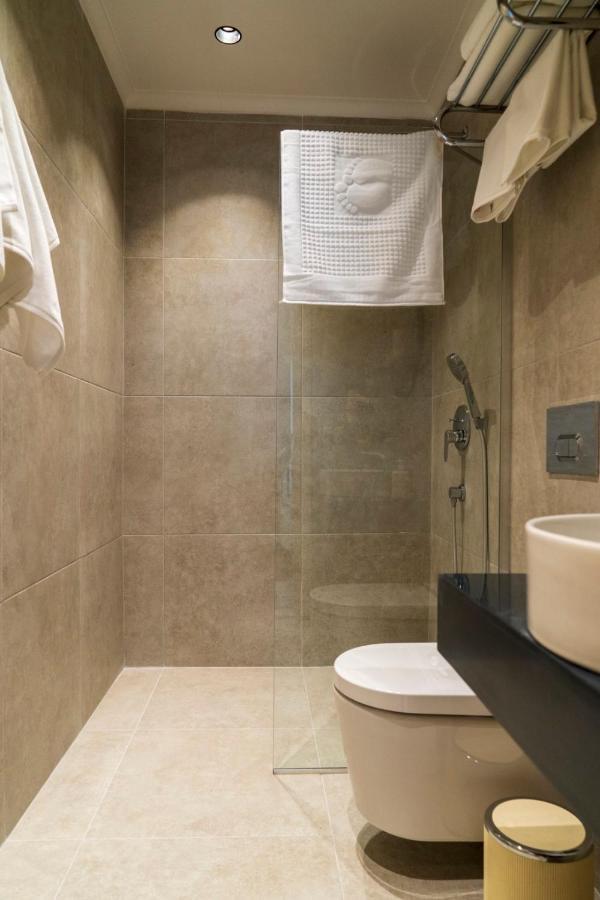 Channel Aparthotel *