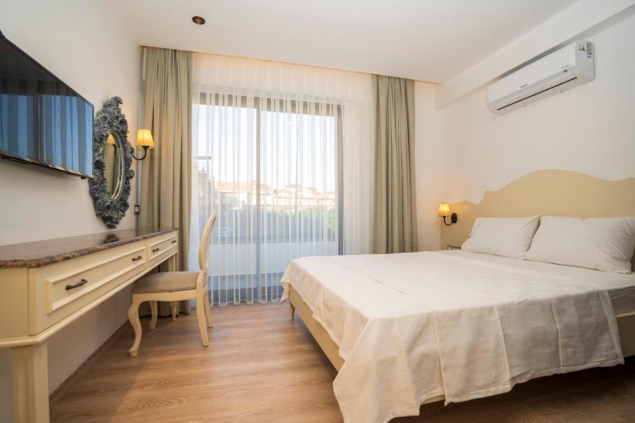 Channel Aparthotel *