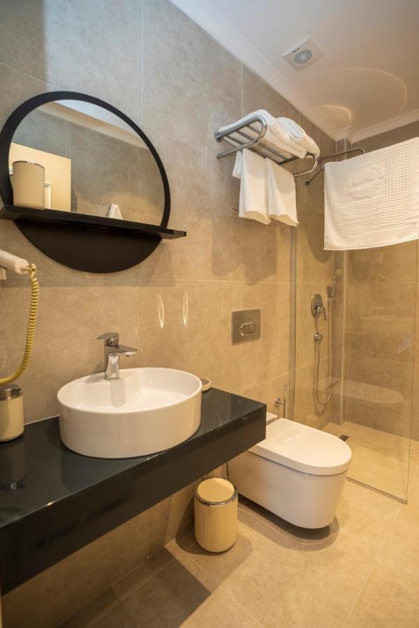 Channel Aparthotel