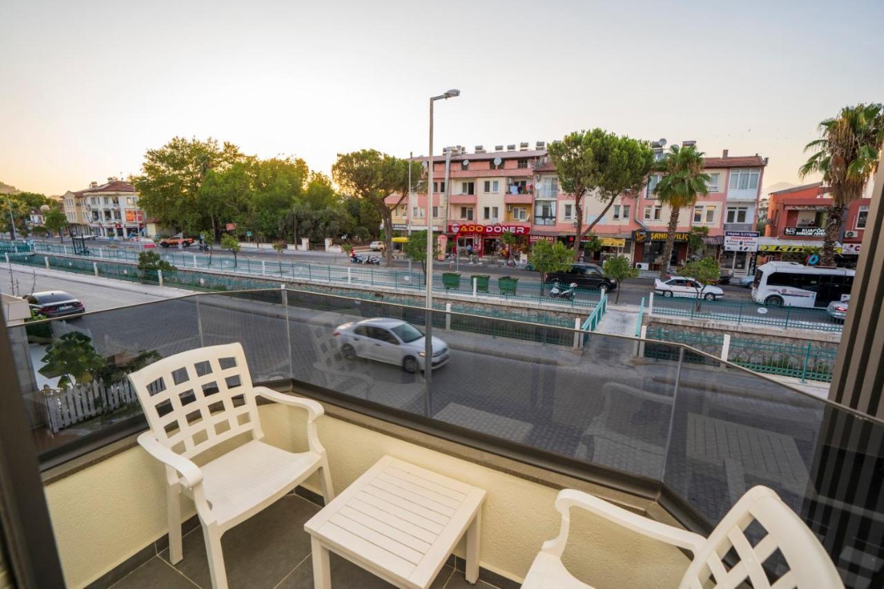 Channel Aparthotel *