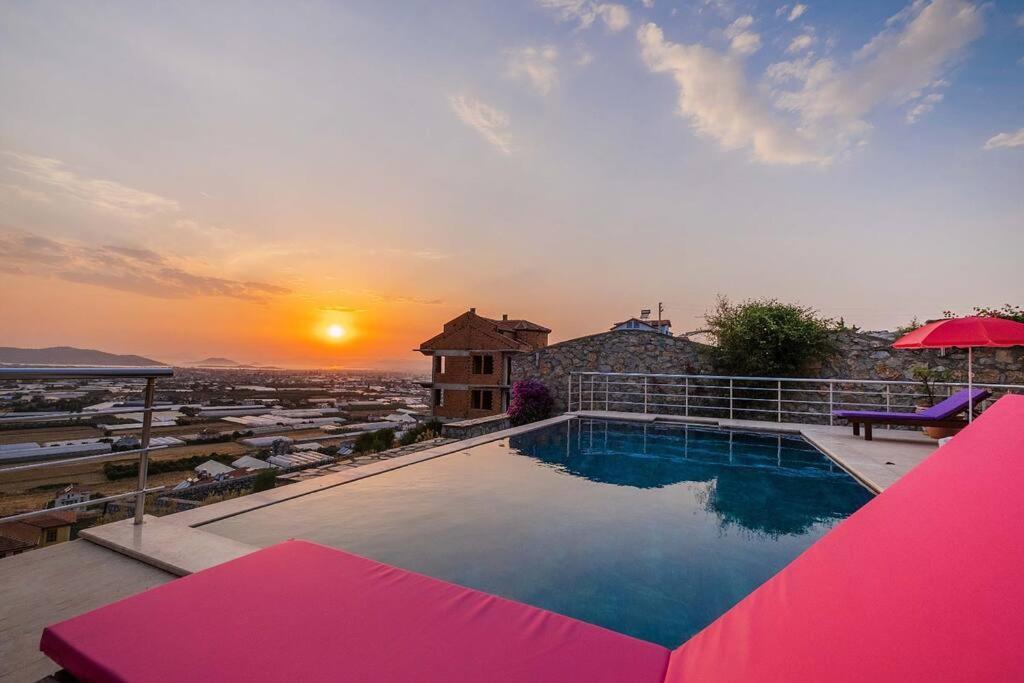 Villa Sessiz Sakin Manzarali Sauna Ve Jakuzili,muestakil Havuzlu *