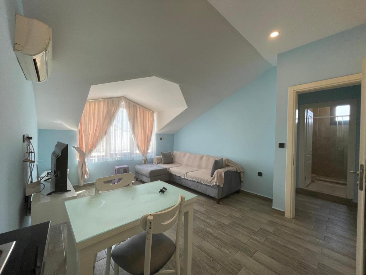Aparthotel X *