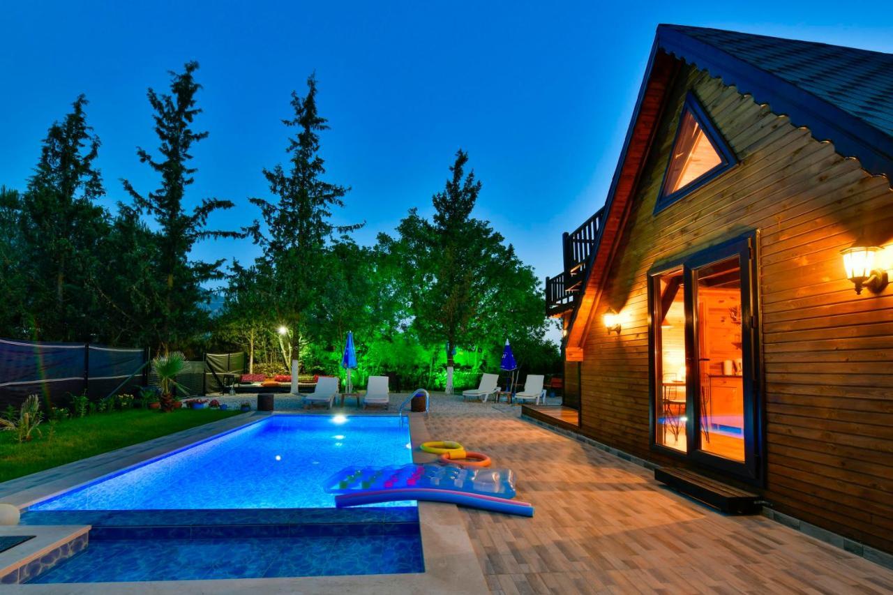 Tiny Smurf Chalet *