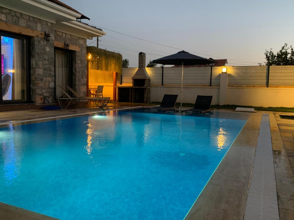 Villa Muestakil Havuzlu Jakuzili Tatil Villasi