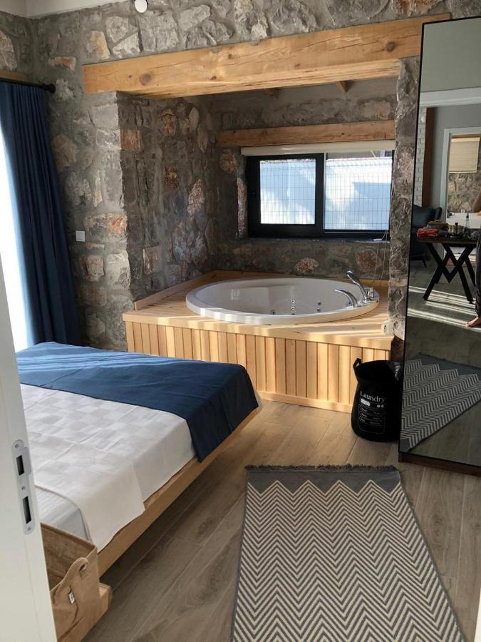 Villa Muestakil Havuzlu Jakuzili Tatil Villasi *