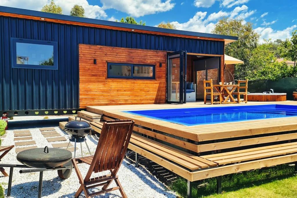 Alley Tiny House Villa