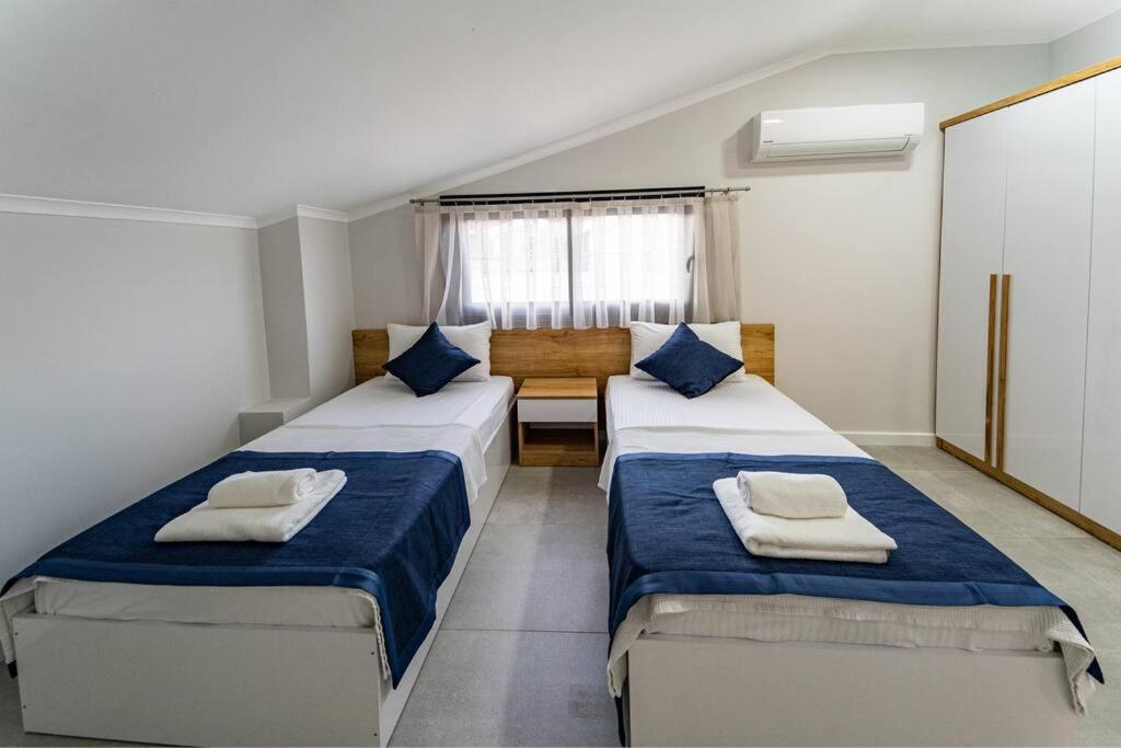 Merkezde 8 Kisilik Oezel Havuzlu Villa *