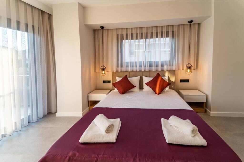 Villa Merkezde 8 Kisilik Oezel Havuzlu *