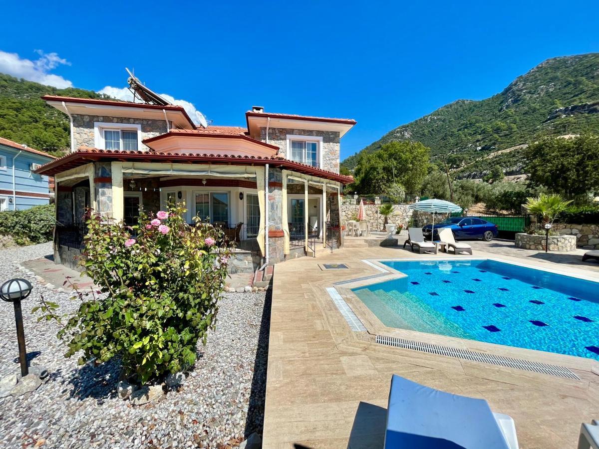 Serenity: Private Pool & Garden Retreat Villa